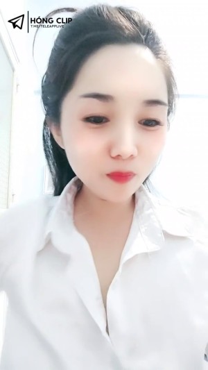 Tiktoker Miu Xinh mới đi làm về cởi đồ uốn dẻo tiện LIVE cho các anh ngắm – bigo live miu