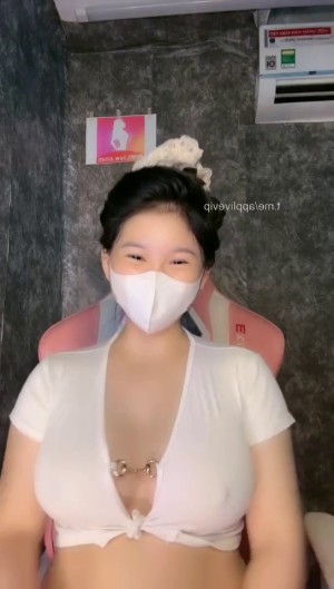 Bé Ly Xù cute trổ tài múa ngực cho anh em xem – Ly_Xu show vú