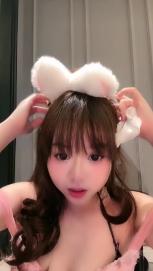 Suchibi tinhyeumaunang cosplay nàng thỏ trốn chị Hằng đi chơi – bigo live Suchibi