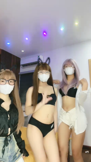 Bé Nọng và những người bạn clip live mới nhất tháng 7 – BéNọng Livestream