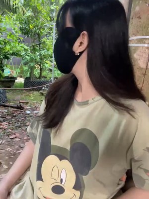 Mới tí tuổi nhưng em đã biết lắc đít kiếm tiền – Serena_Lovely24 clip sex