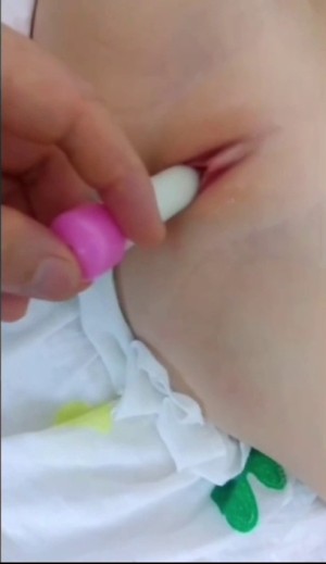 Thẩm du cho cô em gái họ mới lớn, bím múp không cọng lông – clip hóng phốt