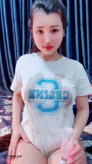 Full clip Lam Only đổ nước lên ngực rồi bóp – Lam Only