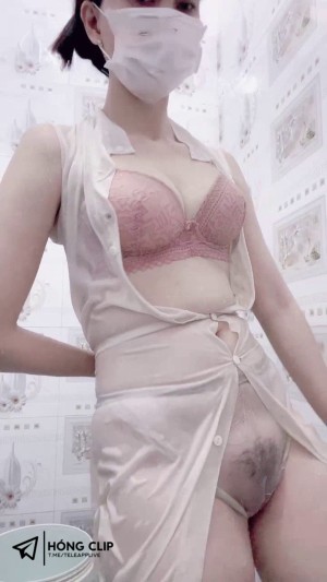 Lunh YYLive mặc đồ mỏng xả nước khều các anh trai đếm lông – lunhcute LIVE