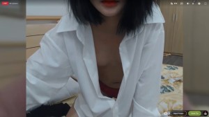 Bé Sam show hàng trên live bị ghi lại màn hình – không xem hơi phí