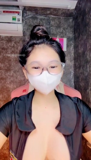 Dâm nữ Ly xù vú như quả mướp nghịch toy hồng P2 – Ly xù sexlivemoi