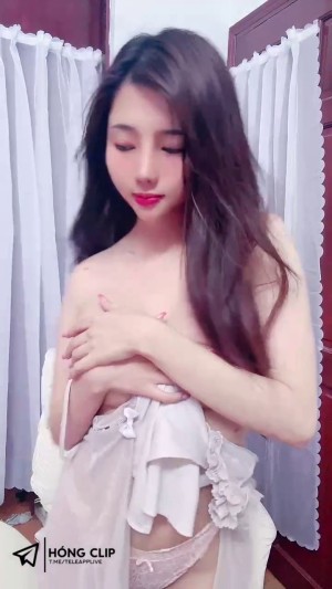 Tiktoker Huỳnh Mai Linh nhảy sexy khoe đồ lót nóng bỏng – livestream youtube