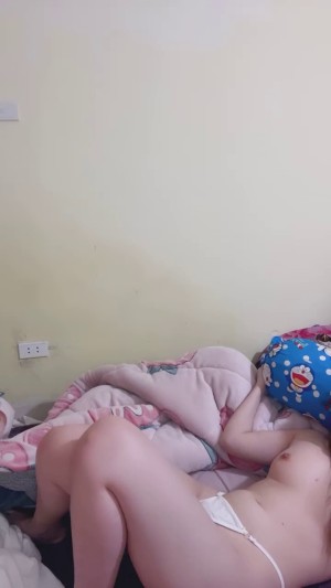 Bé Mẫn Nghi lại show hàng cho anh em tiếp đây – cliphot96